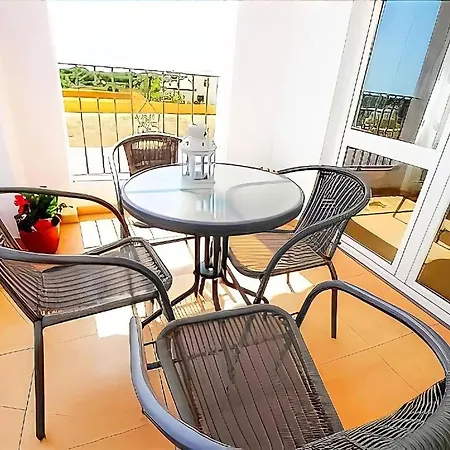 Con Piscina Compartida Y Terraza Privada Conil De La Frontera