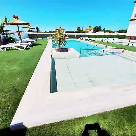Con Piscina Compartida Y Terraza Privada Apartment